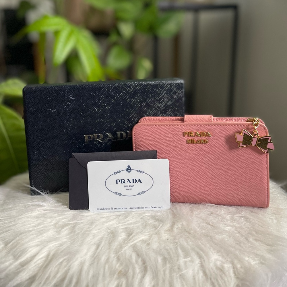 VINTAGE PRADA SAFFIANO FIOCCO WALLET